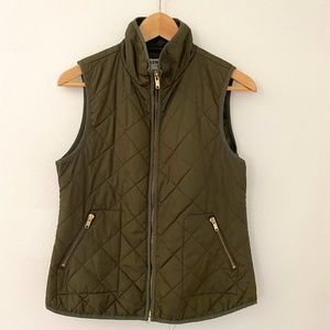 Old Navy Army Green Thin Puffer Vest, size XS